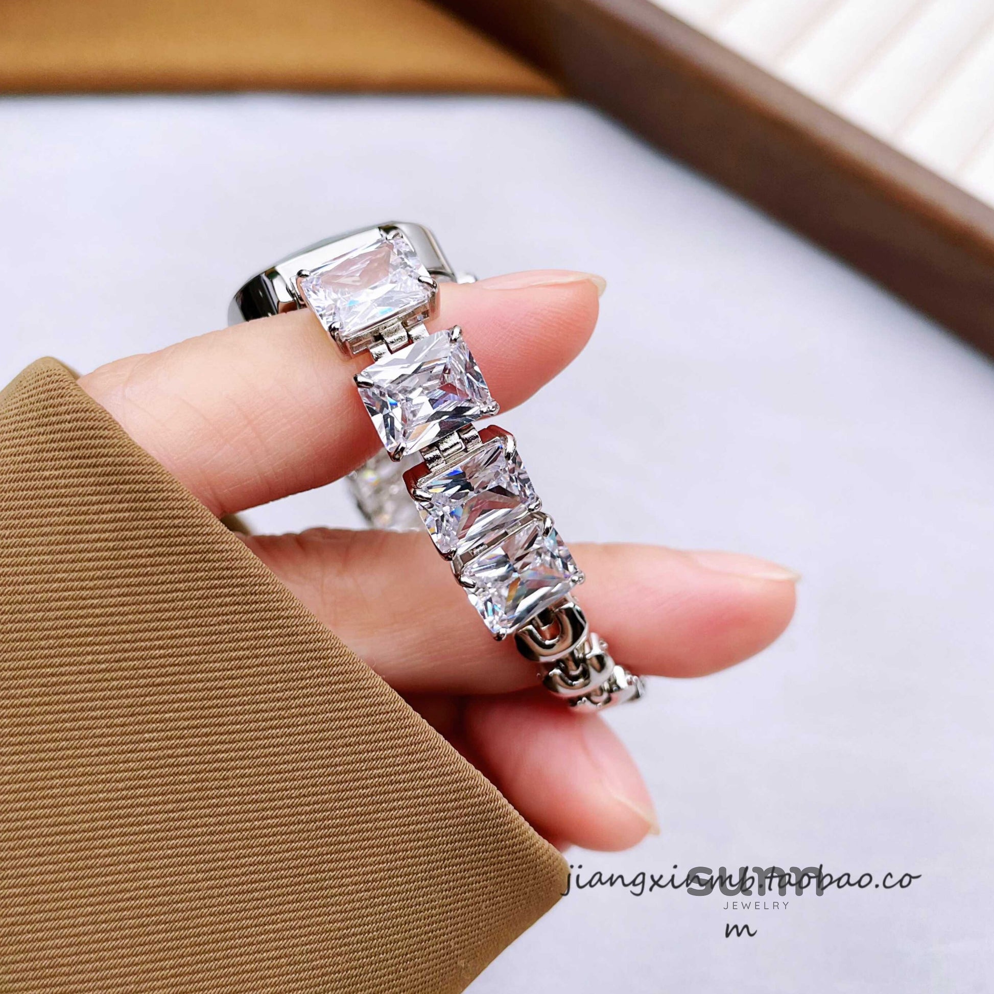 Janelly Square Bracelet Watch [1PE351LX]