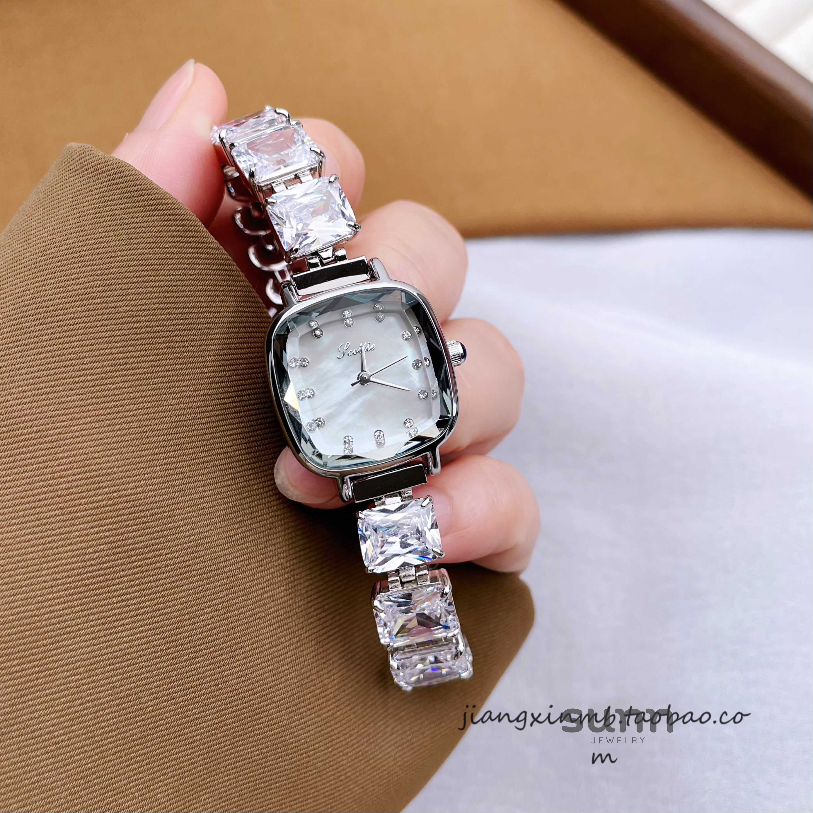 Janelly Square Bracelet Watch [Z6HRMN7P]