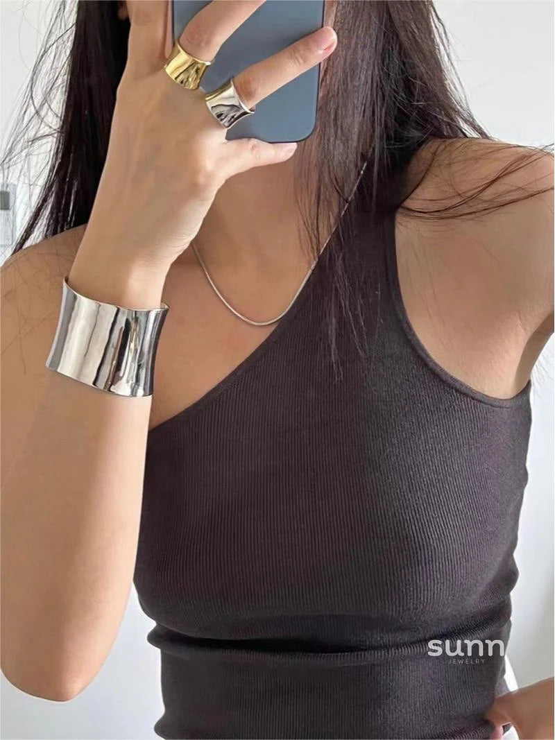 Janeth Sleek Arc Bangle