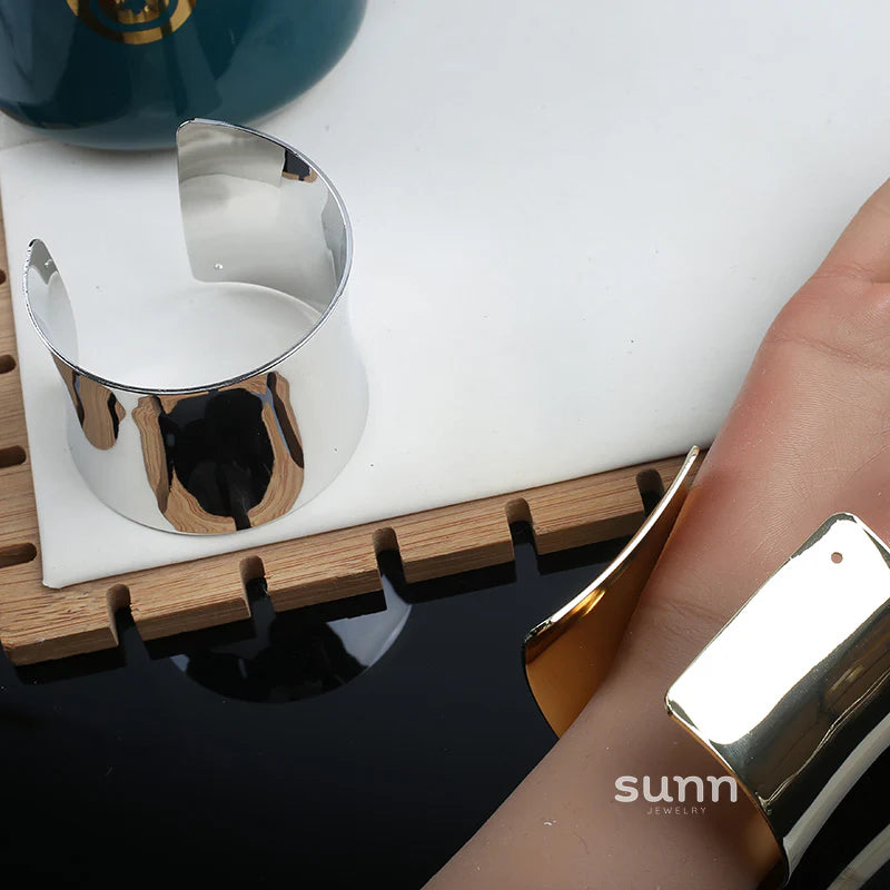 Janeth Sleek Arc Bangle