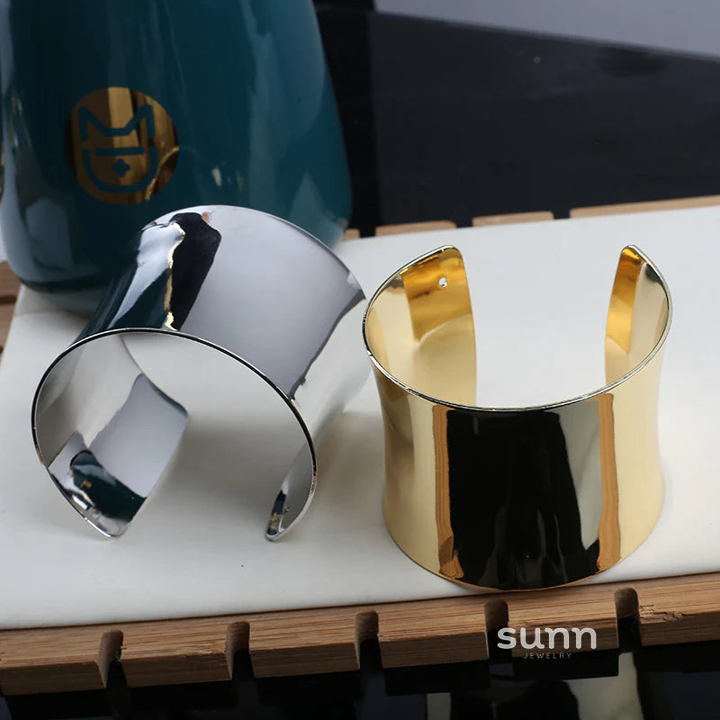 Janeth Sleek Arc Bangle