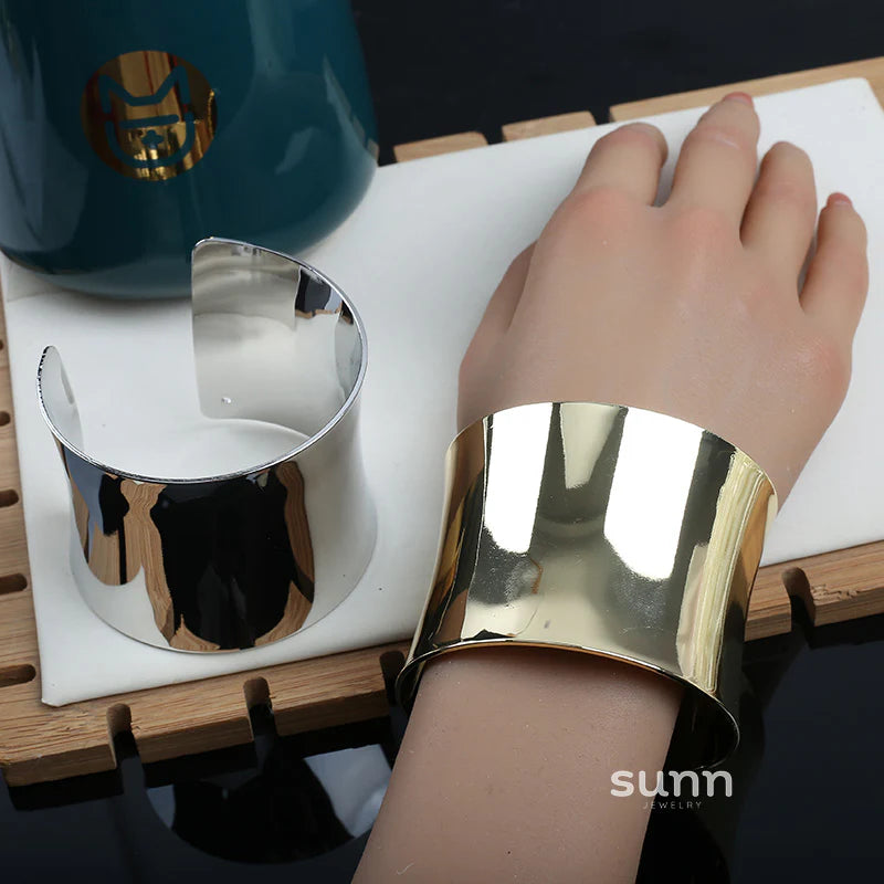 Janeth Sleek Arc Bangle