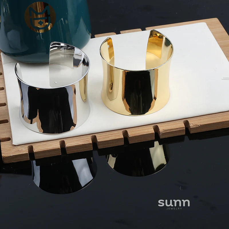 Janeth Sleek Arc Bangle