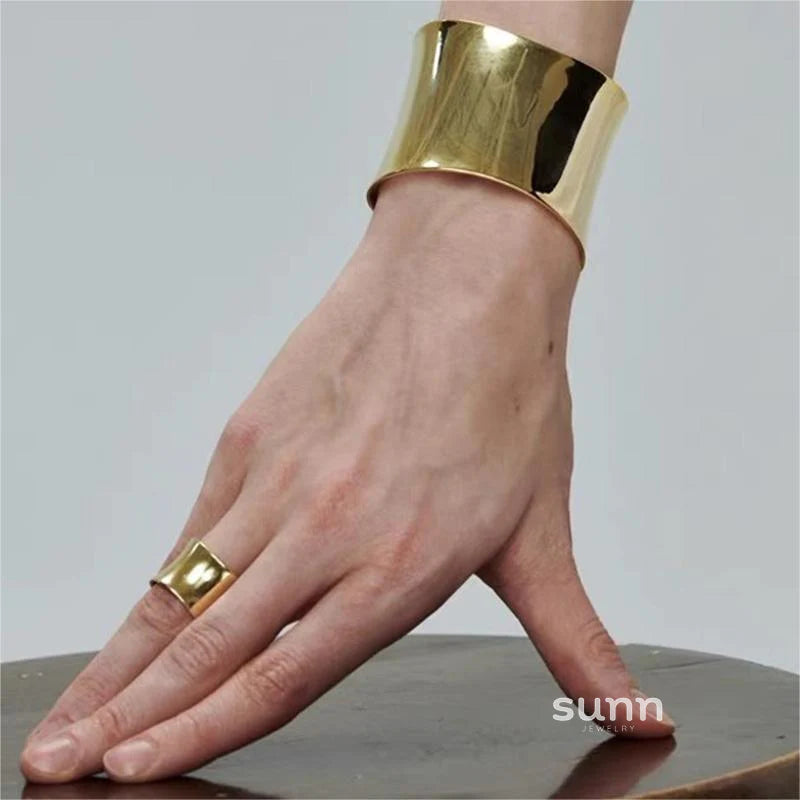 Janeth Sleek Arc Bangle