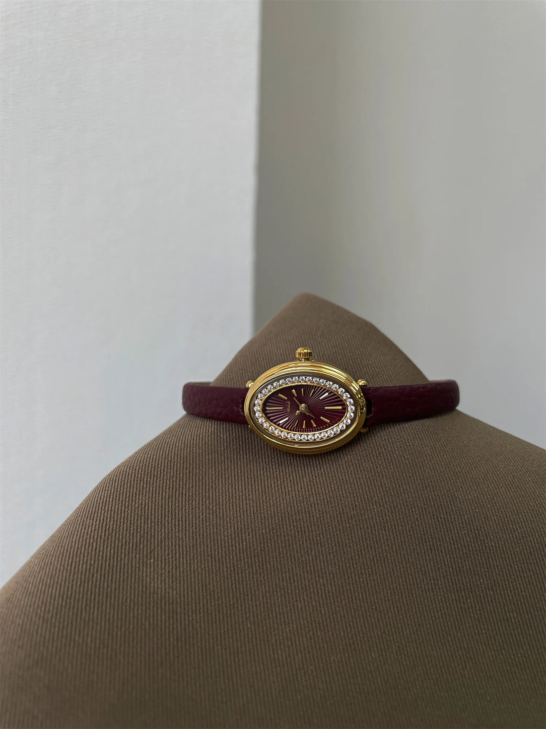 Janeth Vintage Oval Watch