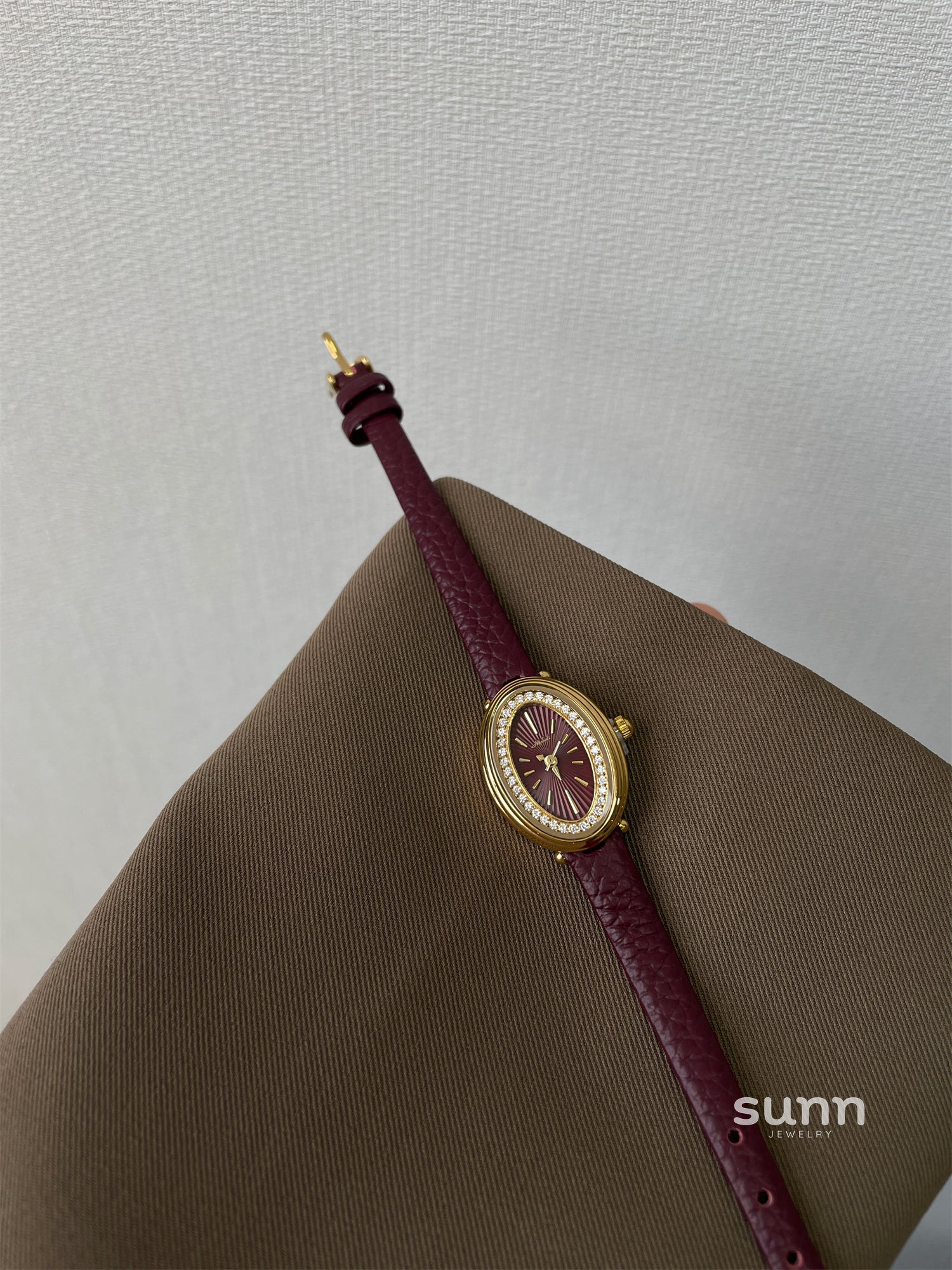 Janeth Vintage Oval Watch