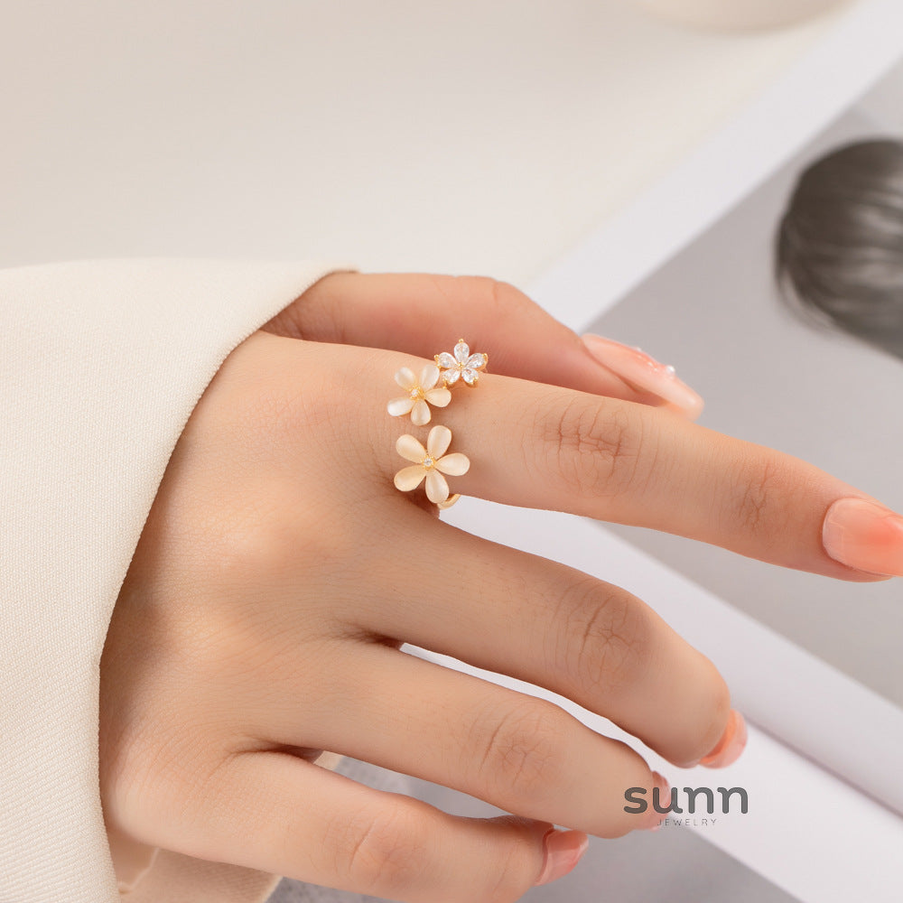 Janiah Floral Cat's Eye Ring [QUBLT7N1]