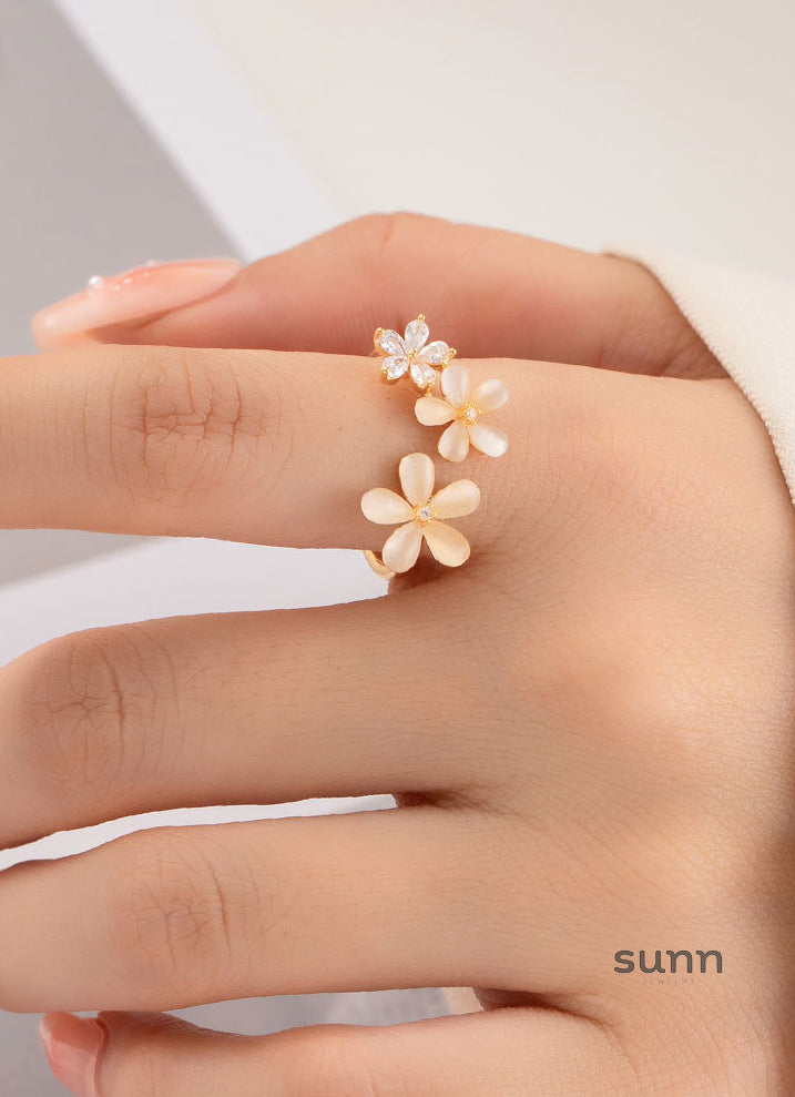 Janiah Floral Cat's Eye Ring [E04AAP0U]