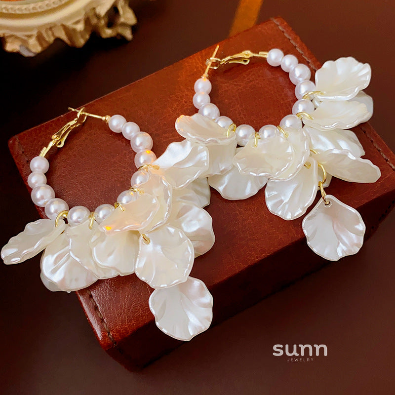 Janine Pearl Petal Drop Earrings [PHXEK98H]