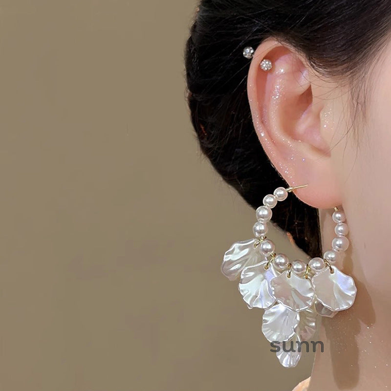 Janine Pearl Petal Drop Earrings [GETUNAP4]