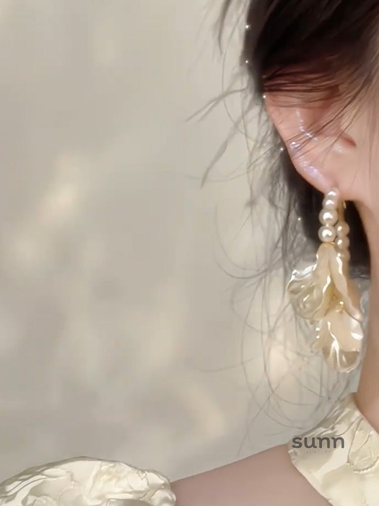 Janine Pearl Petal Drop Earrings [S17ISG0I]