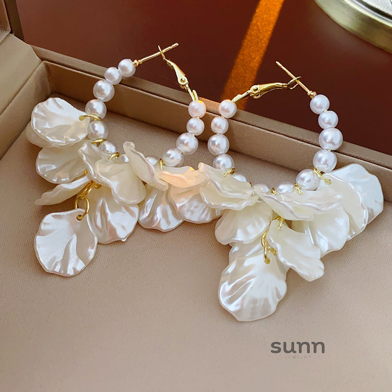 Janine Pearl Petal Drop Earrings [VAORL4KV]