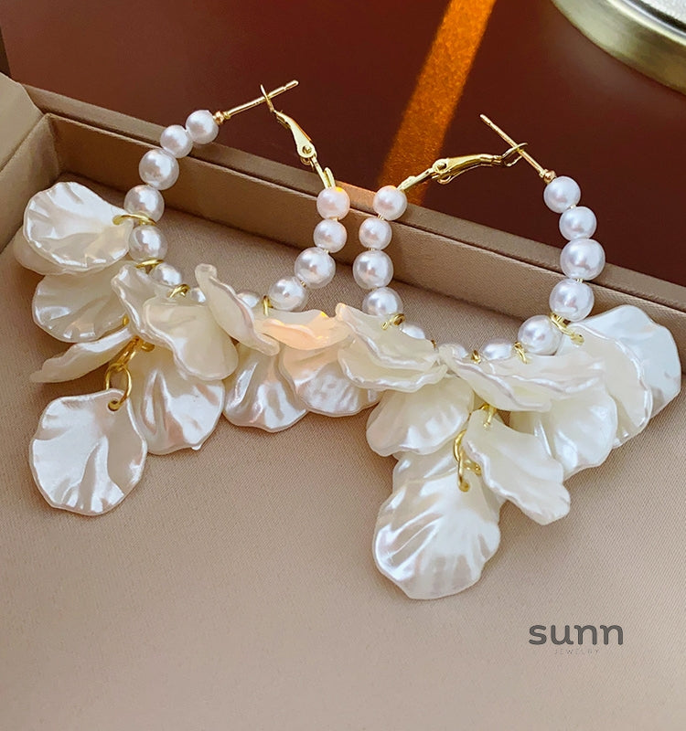Janine Pearl Petal Drop Earrings [ATOQMKFF]
