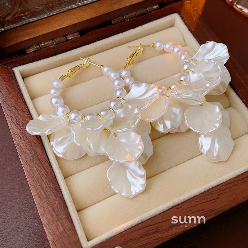 Janine Pearl Petal Drop Earrings [2F4HIGVS]