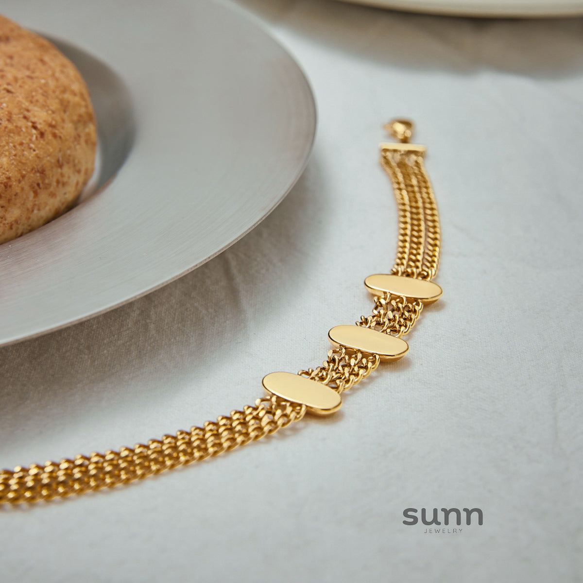 Jannah Oval Gold Bracelet [HHS1QPBG]