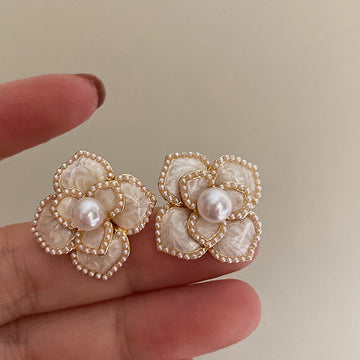 Jannat Pearl Camellia Drop Earrings [CUTEAH6A]