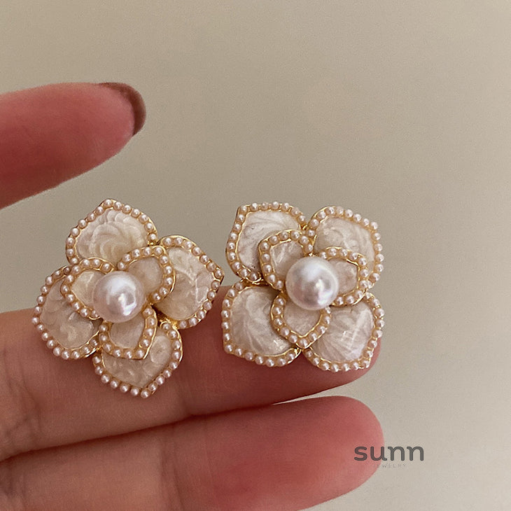 Jannat Pearl Camellia Drop Earrings [7NIJPMXO]