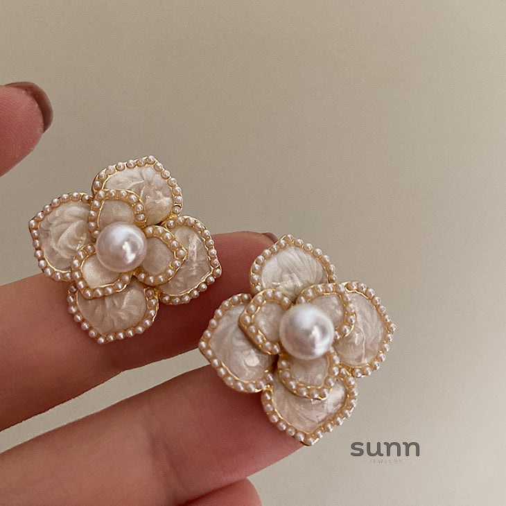 Jannat Pearl Camellia Drop Earrings [D8YMLHYX]