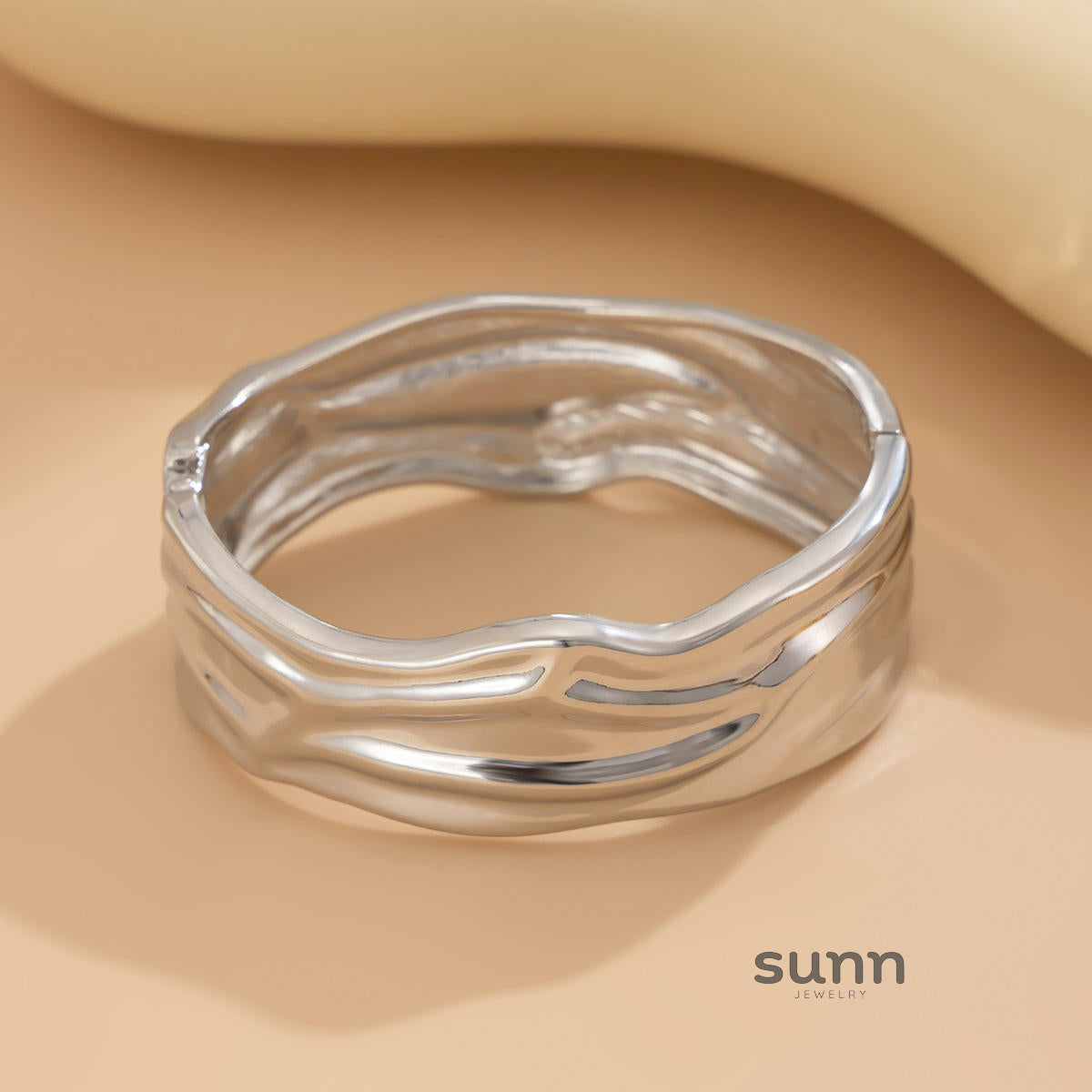 Janney Liquid Metal Cuff Bracelet [AEIZXD0D]