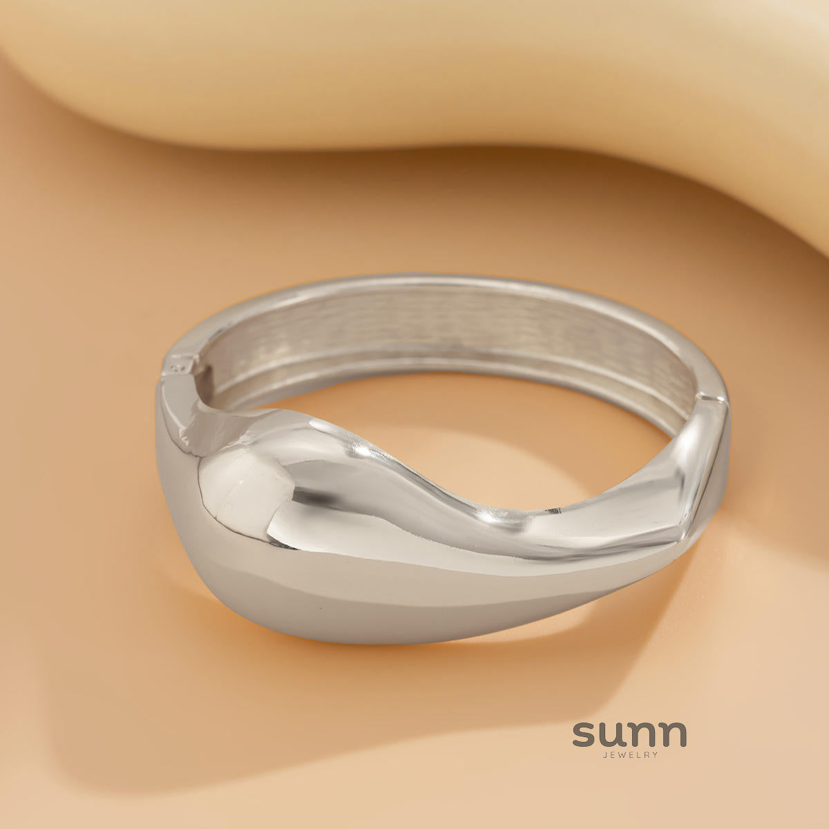 Janney Liquid Metal Cuff Bracelet [WRW78U88]