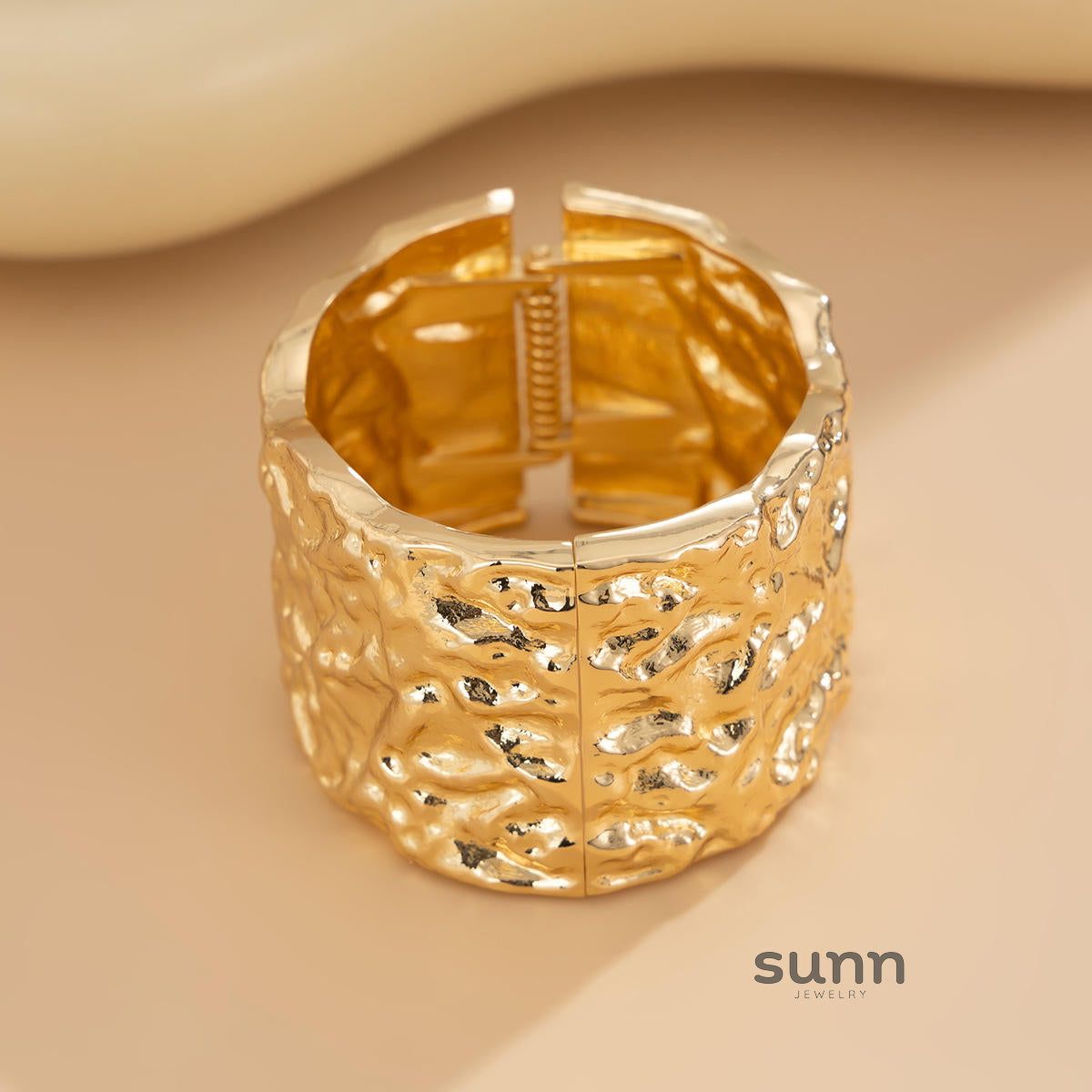 Janney Liquid Metal Cuff Bracelet [2M0VBNZE]