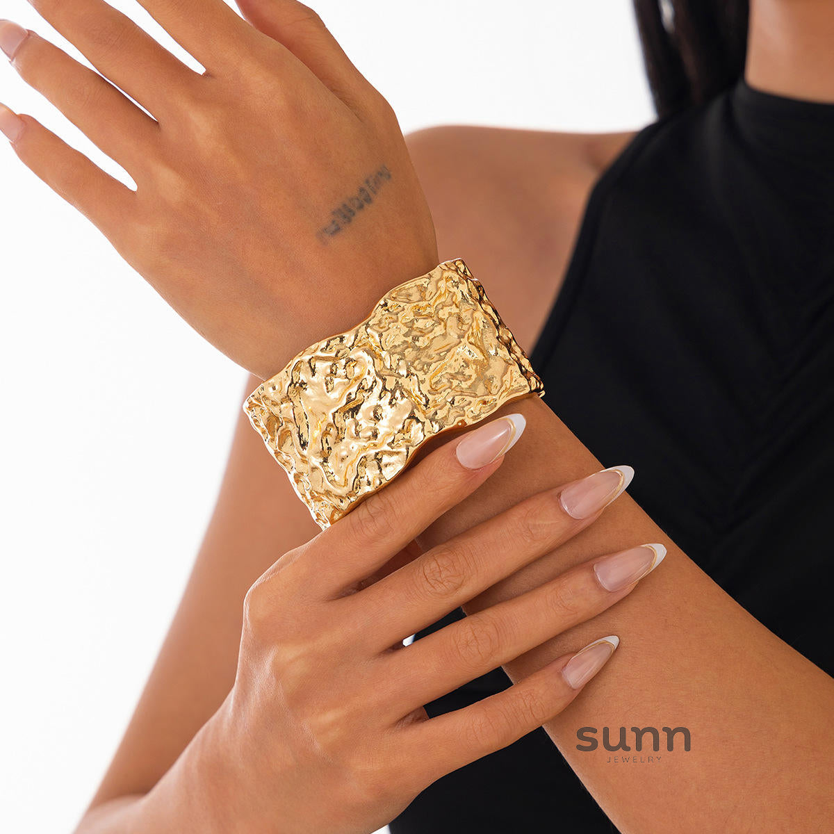 Janney Liquid Metal Cuff Bracelet [496U6NXI]