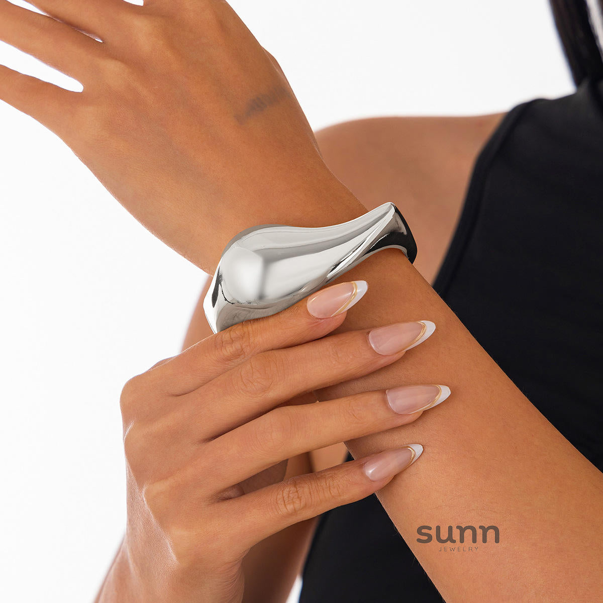 Janney Liquid Metal Cuff Bracelet [FAC3GPQ4]