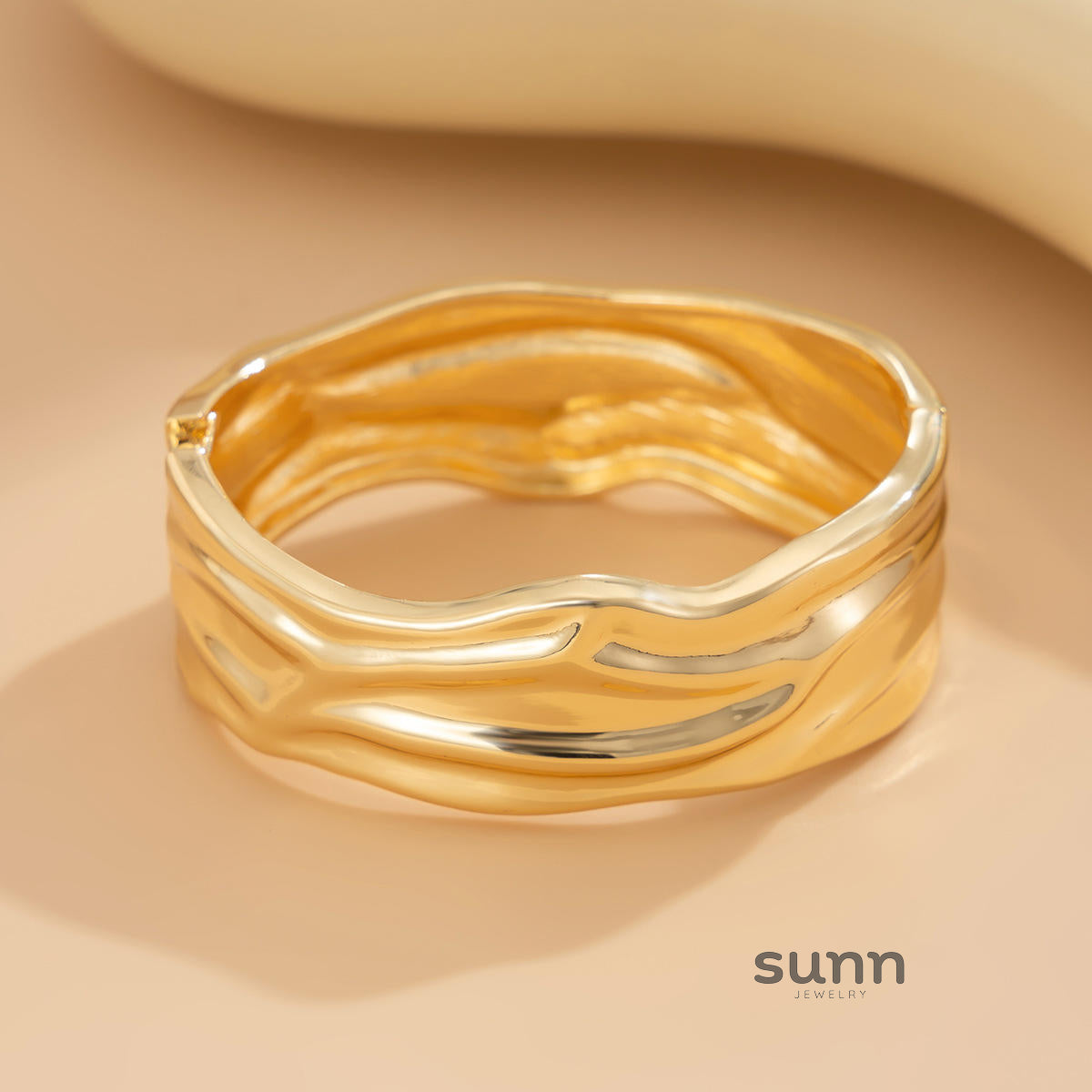 Janney Liquid Metal Cuff Bracelet [8674BFPD]