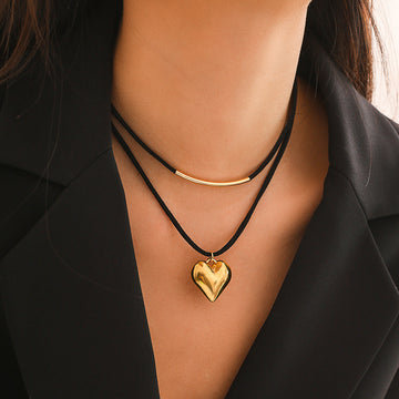 Janyah Velvet Heart Choker Necklace [651JBLOC]