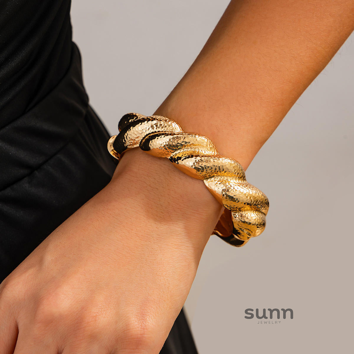 Janylah Liquid Metal Bracelet [L59YV81R]