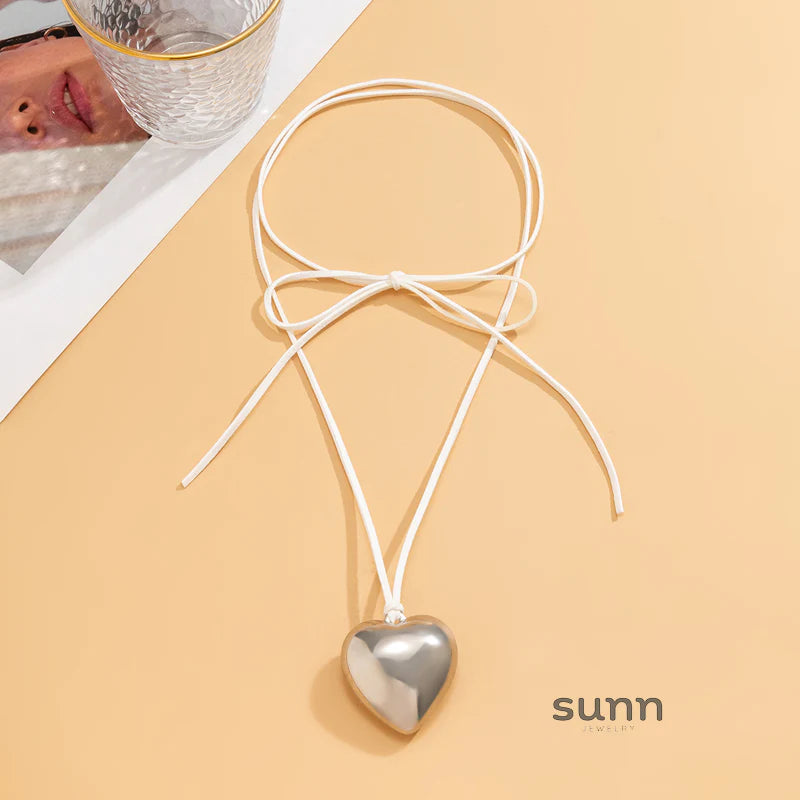 Jariyah Velvet Heart Choker