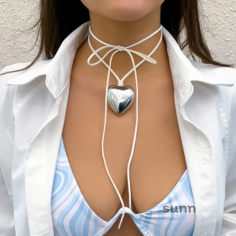 Jariyah Velvet Heart Choker