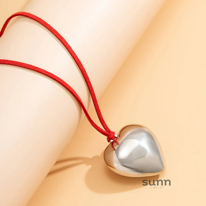 Jariyah Velvet Heart Choker