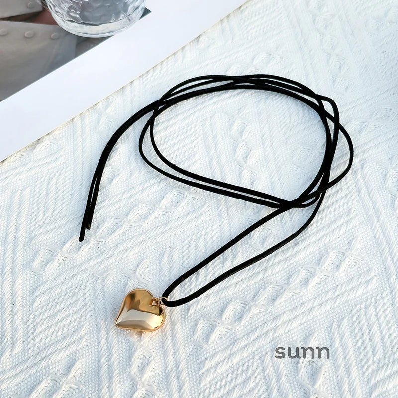Jariyah Velvet Heart Choker