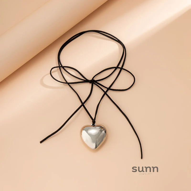 Jariyah Velvet Heart Choker