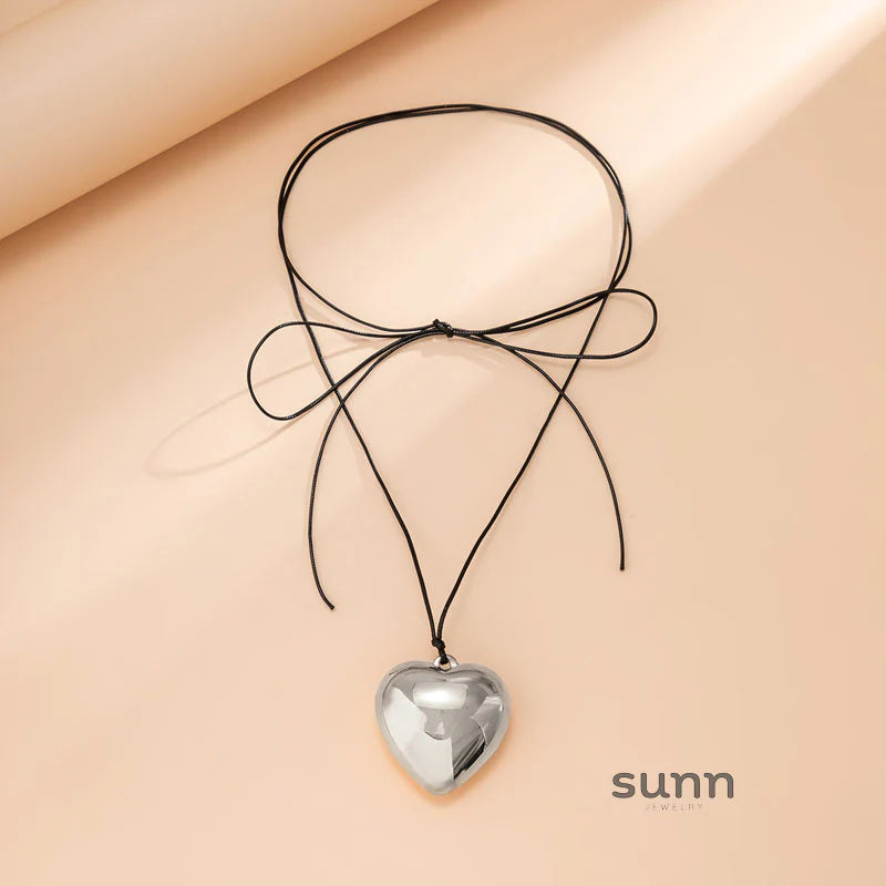 Jariyah Velvet Heart Choker