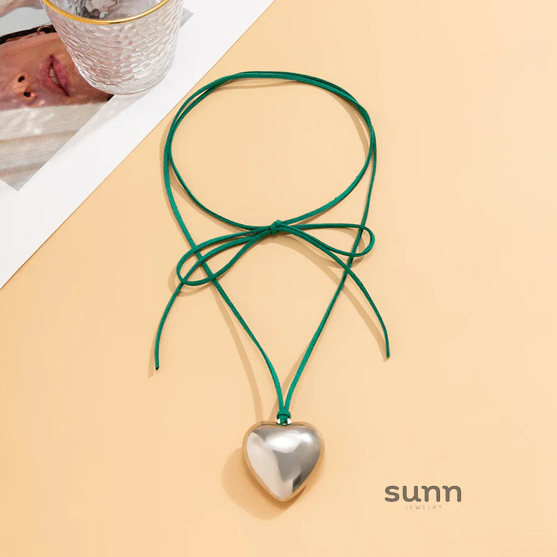Jariyah Velvet Heart Choker