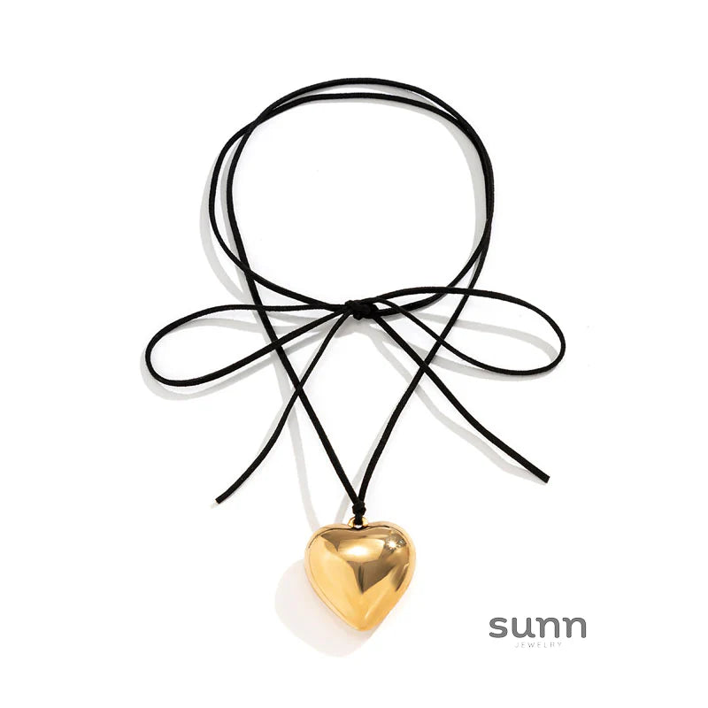 Jariyah Velvet Heart Choker