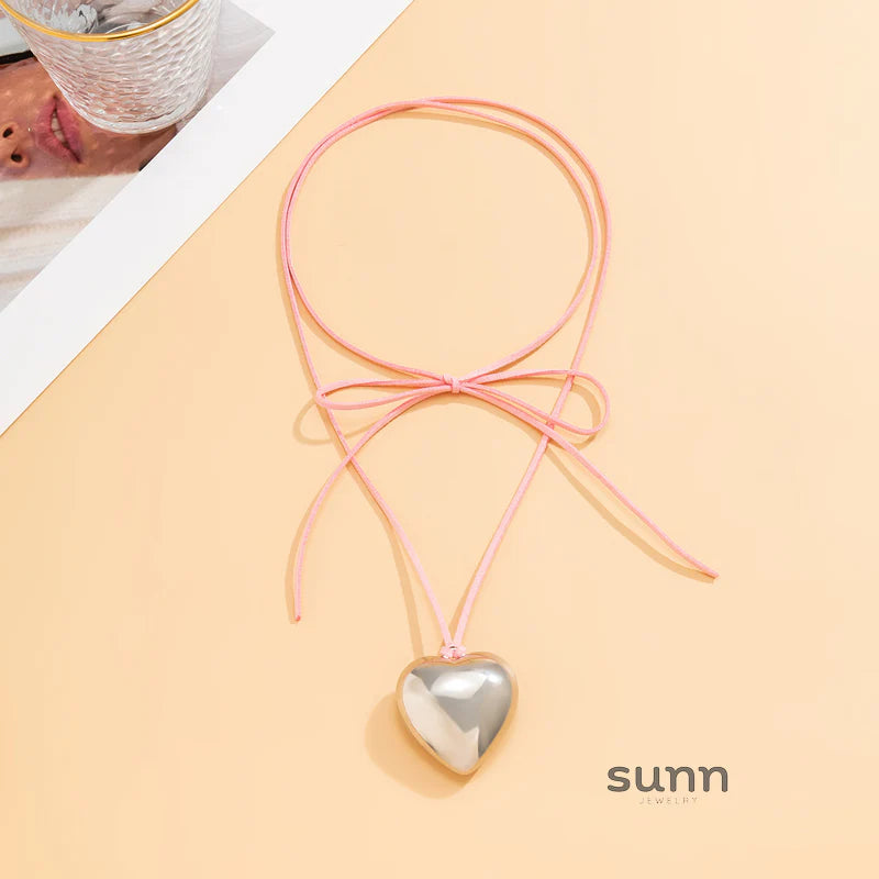 Jariyah Velvet Heart Choker