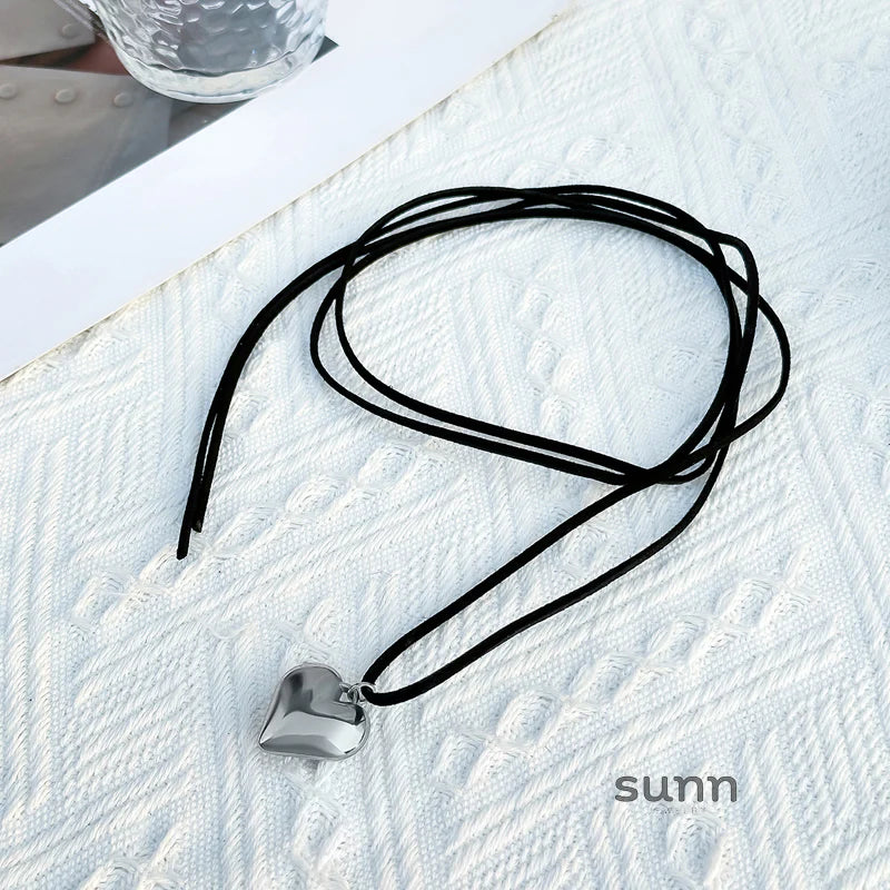 Jariyah Velvet Heart Choker