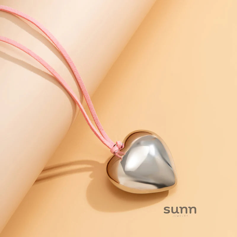 Jariyah Velvet Heart Choker