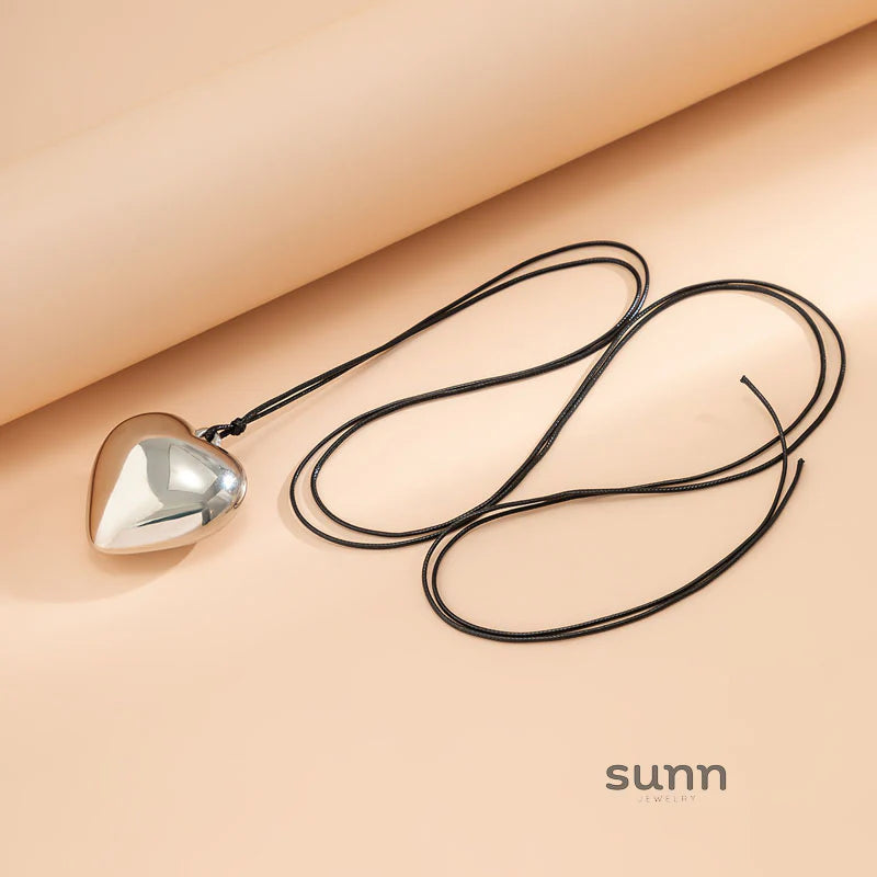Jariyah Velvet Heart Choker
