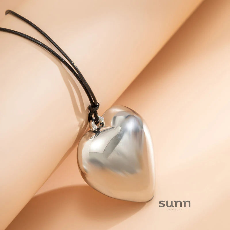 Jariyah Velvet Heart Choker