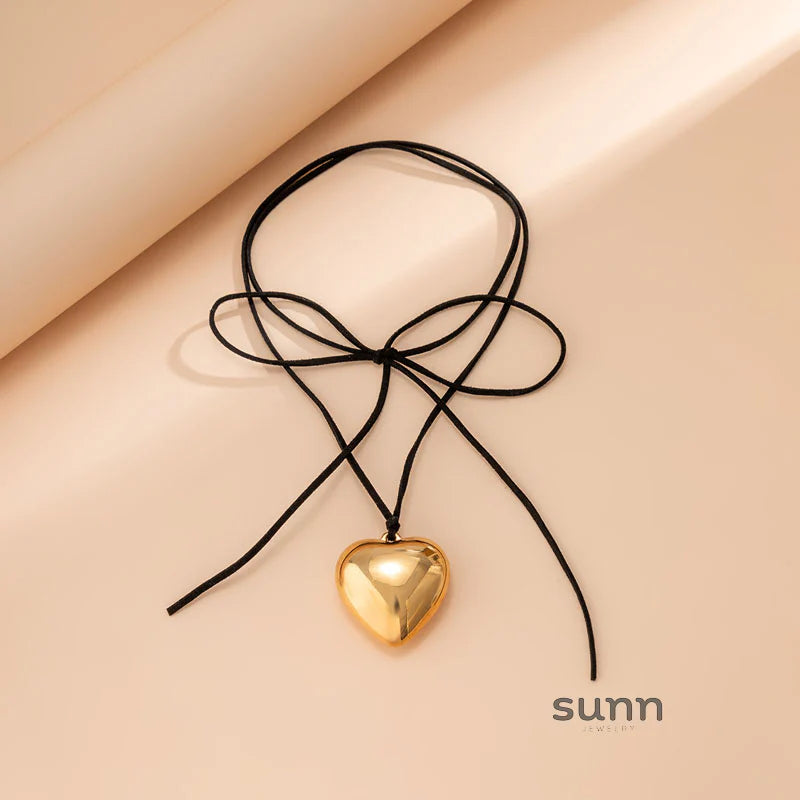 Jariyah Velvet Heart Choker