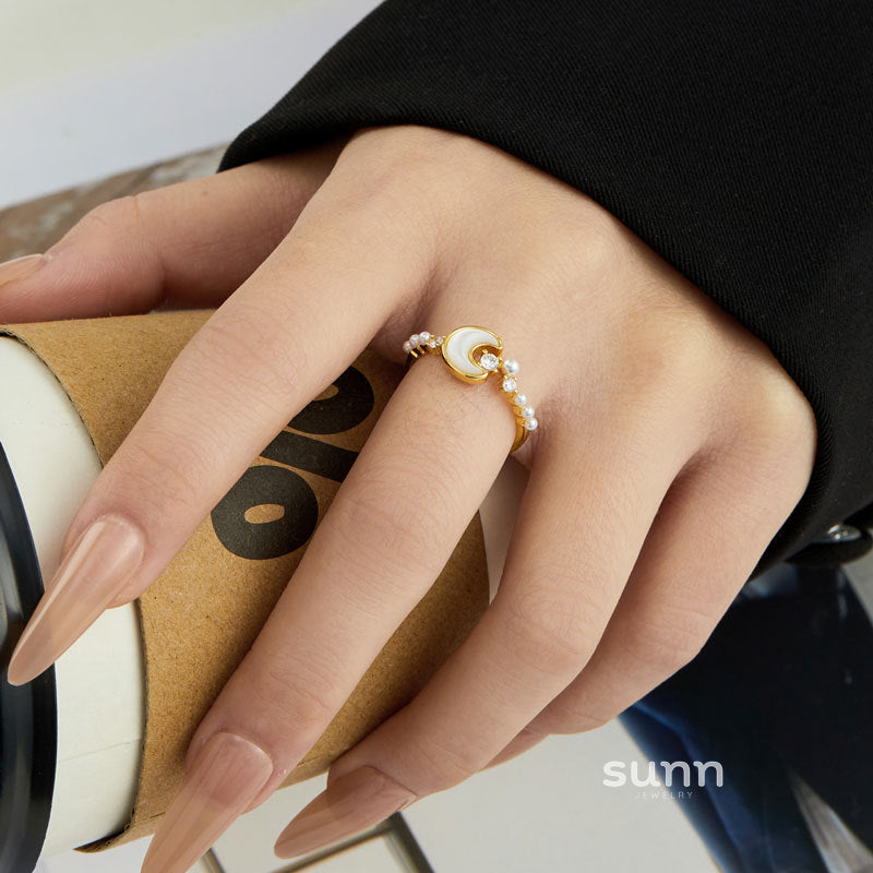 Jasleen Moon Pearl Open Ring [T72AM4B1]