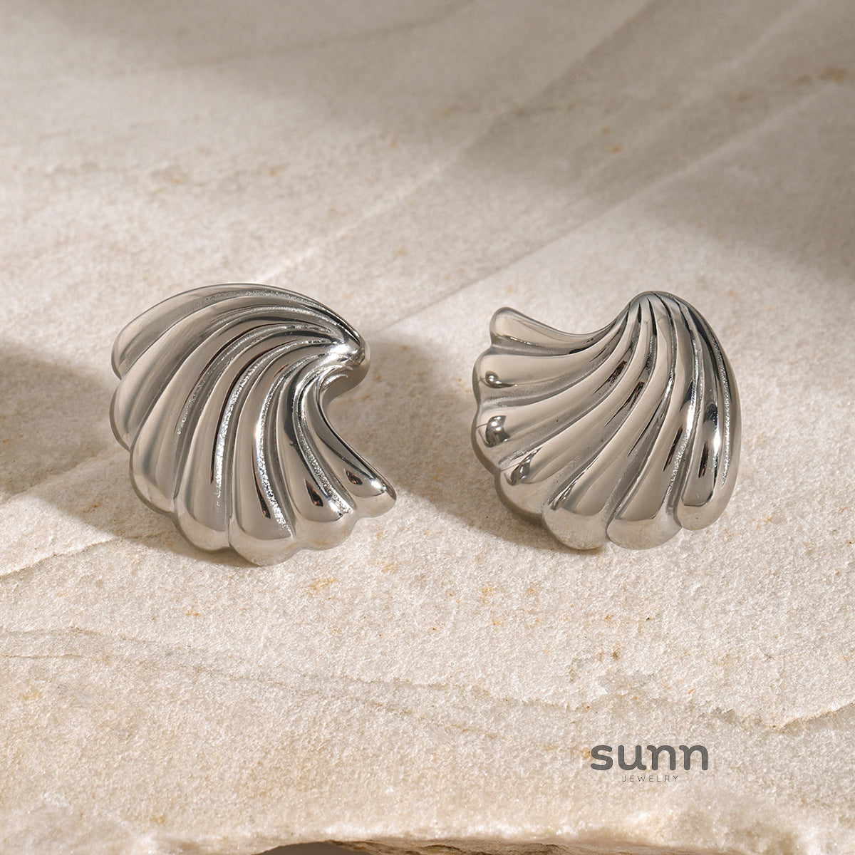 Jaxon Gold Geometric Shell Earrings [9U23RWXO]