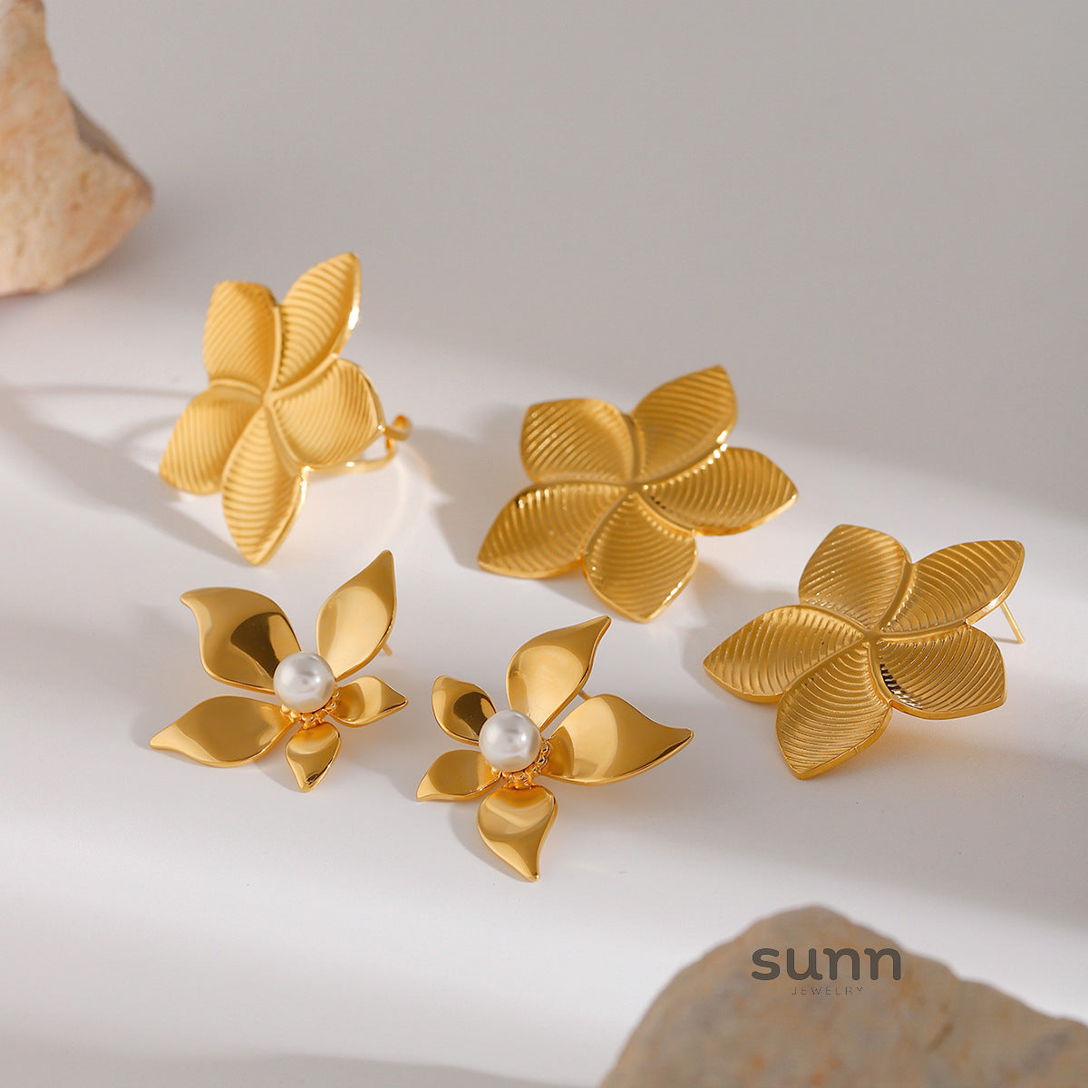Jaxon Petal Pearl Hoops [DXLV24RV]