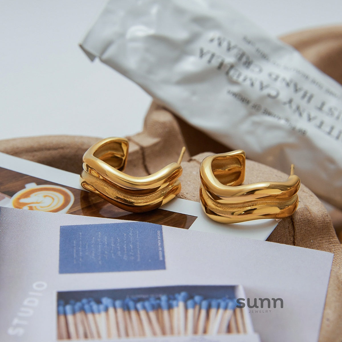 Jayani Geometric Hoop Earrings [20MW8NKC]
