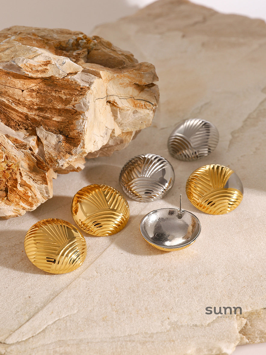 Jaycie Gold Ribbed Asymmetric Earrings [95V769FO]