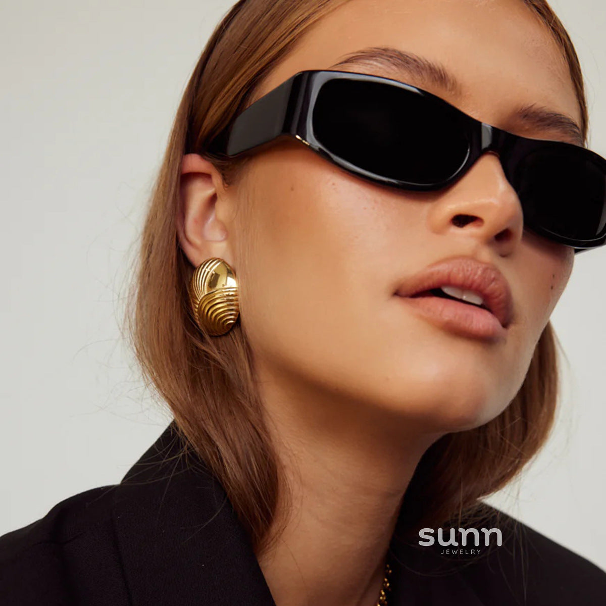 Jaycie Gold Ribbed Asymmetric Earrings [47UYHXQ6]